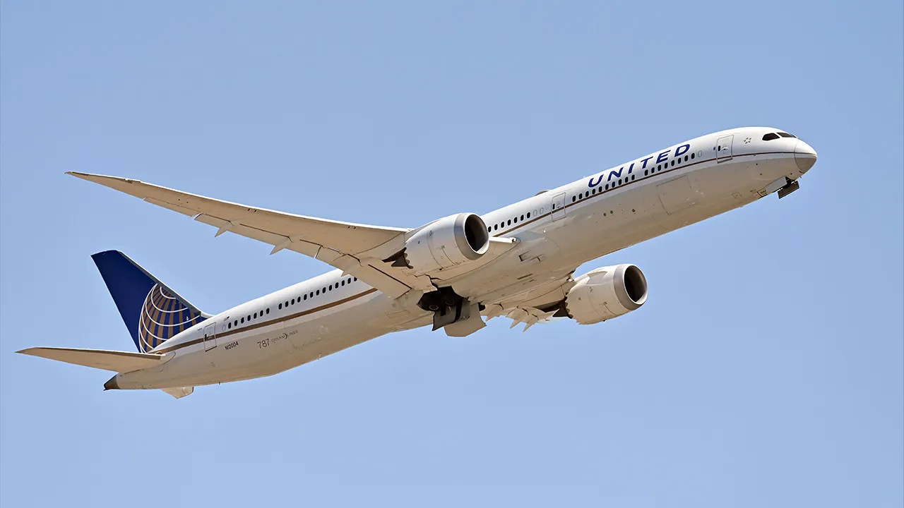 United Airlines Flight UA770 Makes Emergency Diversion: What Really Happened?